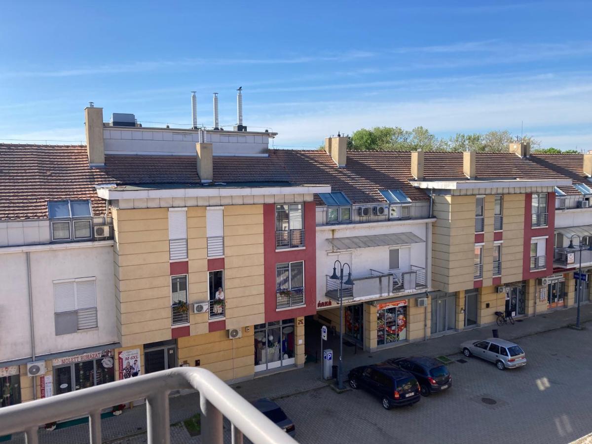 Appartement Lr à Hajdúszoboszló Extérieur photo